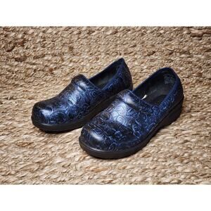 Savvy Nursing Shoes Brandy Blue Floral Geometric Design Slip Resistant Size 8.5